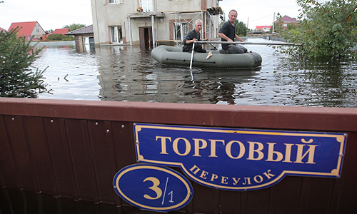Уровень реки Амур, по прогнозам синоптиков, к началу сентября достигнет отметки в 830 см. "К сожалению, только что получен прогноз Гидромета, что ко 2-3 (сентября - ИФ) уровень достигнет 830 см",- сообщил заместитель председателя правительства Хабаровского края Андрей Вологжанин. На данный момент уровень воды составил 716 см, за прошедшие сутки вода поднялась на 14 см.