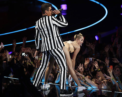 Робин Тике и Мили Сайрус.