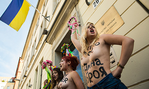 Акция девушек FEMEN у посольства Украины в Берлине.