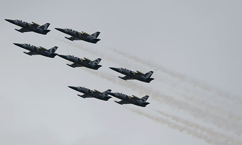 Частная гражданская пилотажная группа "Breitling Jet Team" на реактивных самолетах L-39С на Международном авиационно-космическом салоне МАКС-2013 в Жуковском.