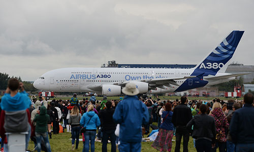  Airbus 380   -  -2013  .