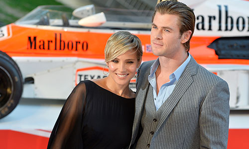 Актер Крис Хэмсворт с женой Ельзой Патаки.