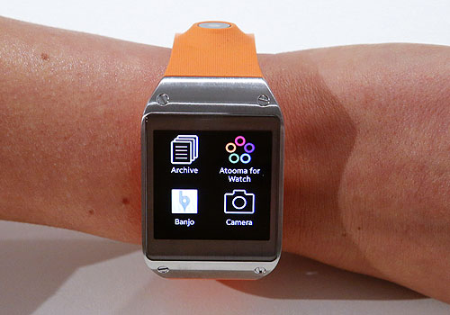 Компания Samsung провела презентацию смарт-часов Samsung GALAXY Gear.