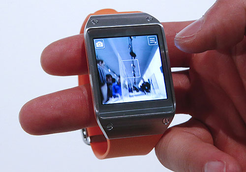 Компания Samsung провела презентацию смарт-часов Samsung GALAXY Gear.