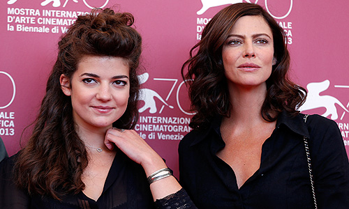 Эстер Гаррель и Анна Муглалис перед показом фильма Филиппа Гарреля "Ревность".