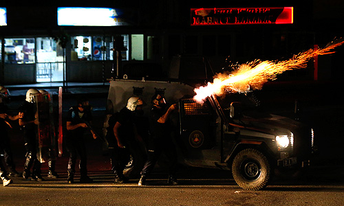 В крупнейших городах Турции в ночь на четверг прошли массовые акции протеста. Центрами манифестаций стали Стамбул, Анкара и Измир. Протестующие вновь требовали отставки правительства Реджепа Тайипа Эрдогана, а также были посвящены памяти погибшего в понедельник 22-летнего Мехмета Атакана.