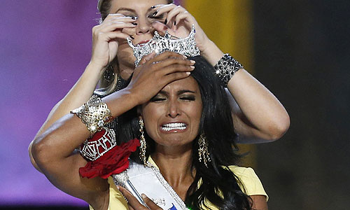 Представительница штата Нью-Йорк Нина Давулури стала обладательницей титула "Мисс Америка". Девушка из Нью-Йорка получает такой приз во второй раз.