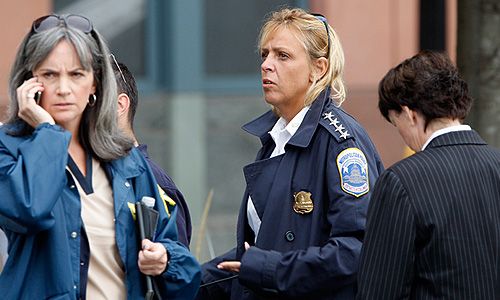 По меньшей мере, 12 человек стали жертвами стрельбы на территории военно-морской верфи в Вашингтоне в понедельник, заявил мэр американской столицы Винсент Грэй.