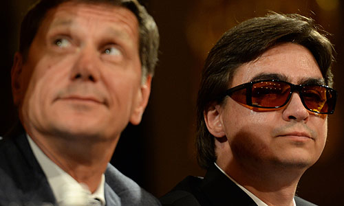 Заместитель председателя Госдумы РФ Александр Жуков (слева) и художественный руководитель балета Большого театра Сергей Филин на сборе труппы Государственного академического Большого театра перед открытием театрального сезона.