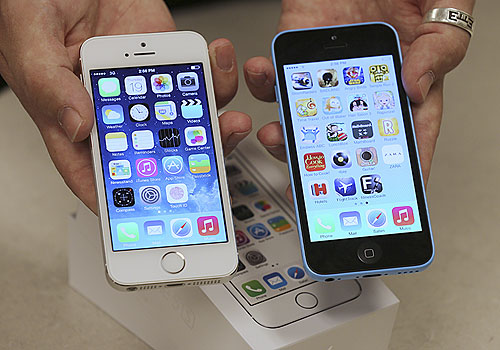  iPhone 5s      64- ,     . 16-  iPhone 5s       $199,   - $649.  iPhone 5    Apple   .   5 -  iPhone 5   .  ,      ,   $99.