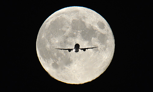 Полнолуние над Лондоном.