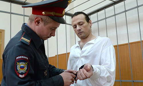 Бывший директор Дома культуры "Мошенский" (Тверская область) Илья Фарбер, осужденный за взятку, в зале заседаний Осташковского городского суда перед началом судебного заседания по рассмотрению ходатайства о восстановлении срока апелляционного обжалования приговора.