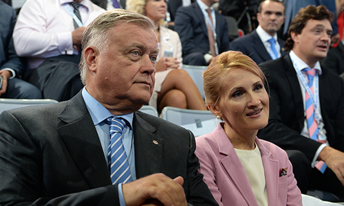 Президент ОАО "Российские железные дороги" Владимир Якунин и председатель комитета Государственной Думы Ирина Яровая перед началом пленарного заседания "Экономическое развитие и качество жизни: вызовы и перспективы" в рамках XII Международного Инвестиционного Форума "Сочи-2013".