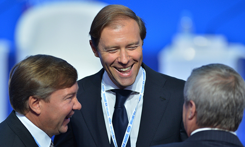 Министр промышленности и торговли РФ Денис Мантуров перед началом пленарного заседания "Экономическое развитие и качество жизни: вызовы и перспективы" в рамках XII Международного Инвестиционного Форума "Сочи-2013".