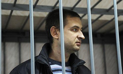 Задержанные члены экипажа Arctic Sunrise находятся в СИЗО-1 (Мурманск) и СИЗО-2 (Апатиты, Мурманская область) в удовлетворительных условиях, сообщила в воскресенье "Интерфаксу" Ирина Пайкачева. "Сейчас большая часть задержанных содержится в камерах, рассчитанных на четырех человек, но по одному", - сказала она.