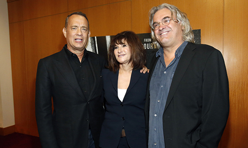 Актер Том Хэнкс, режиссер Пол Гринграсс и Эми Паскаль на премьере фильма "Капитан Филлипс" в Академии кинематографических искусств и наук.