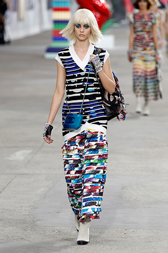 На Неделе Моды в Париже Карл Лагерфельд представил коллекцию, созданную им для Дома Шанель.