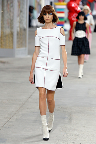 На Неделе Моды в Париже Карл Лагерфельд представил коллекцию, созданную им для Дома Шанель.