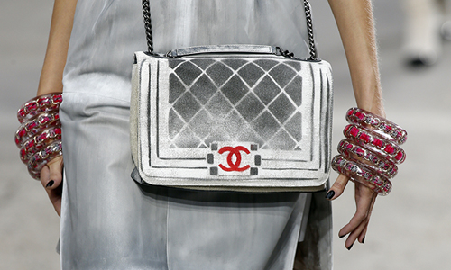 На Неделе Моды в Париже Карл Лагерфельд представил коллекцию, созданную им для Дома Шанель.