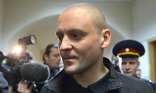 Координатор "Левого фронта" Сергей Удальцов в Басманном суде Москвы, где рассматривается ходатайство следствия о продлении ему меры пресечения в виде домашнего ареста.