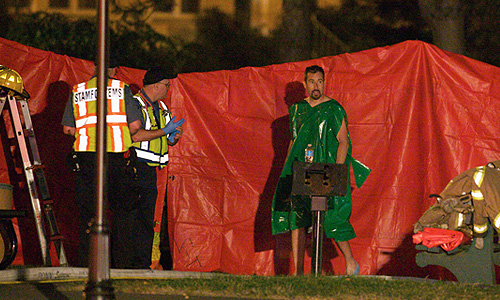 После наезда на ограждения она попыталась уйти от погони в районе конгресса США в Вашингтоне. После оказания сопротивления полицейские открыли огонь по машине с нарушительницей. Женщина была убита на месте.