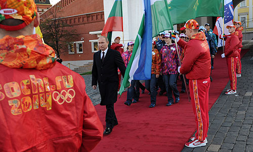 Cтарт эстафеты олимпийского огня в России.
