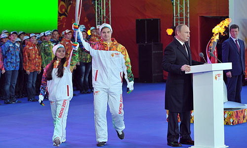 Cтарт эстафеты олимпийского огня в России.