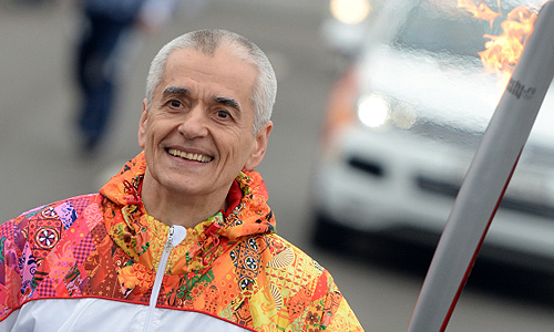 Руководитель Роспотребнадзора, главный государственный санитарный врач РФ Геннадий Онищенко во время эстафеты Олимпийского огня в Москве.