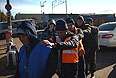 Массовое задержание мигрантов сотрудниками полиции в ходе проверки на овощной базе в Западном Бирюлево.