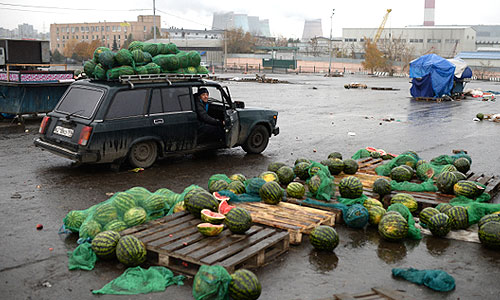 Гендиректор ЗАО "Новые Черемушки", компании - оператора овощебазы в Бирюлево, Алиасхаб Гаджиев объявлен в федеральный розыск, председатель правления этого ЗАО Магомед Чурилов задержан, сообщил "Интерфаксу" официальный представитель СКР Владимир Маркин.