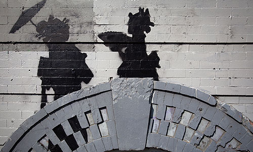 В Нью-Йорке появилось новая граффити-работа уличного художника Бэнкси. Мэр города Майкл Блумберг, в свою очередь, на это высказался так: "Граффити портят частную собственность и являются признаком упадка и потери контроля".