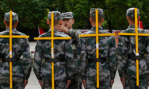 Новобранцы Народно-Освободительной Армии Китая во время тренировки.