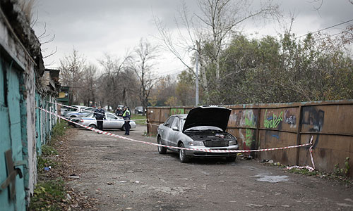 Владельцы денег, похищенных утром в понедельник в ходе разбойного нападения на юге Москвы, сообщили, что лишились не более 60 тыс. рублей, сообщили "Интерфаксу" в пресс-службе московской полиции. Утром на Веселой улице, дом 33, корп. 4, неизвестные напали на перевозчиков денег, открыв стрельбу из травматического оружия, после чего похитили деньги и скрылись на автомобилях Audi и Grand Cherokee.
