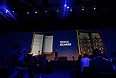 Финская Nokia Corp. представила во вторник шесть новых мобильных устройств, включая свой первый планшетный компьютер, а также ряд смартфонов с большим экраном, которые, как ожидается, составят конкуренцию устройствам южнокорейской Samsung Electronics Co.