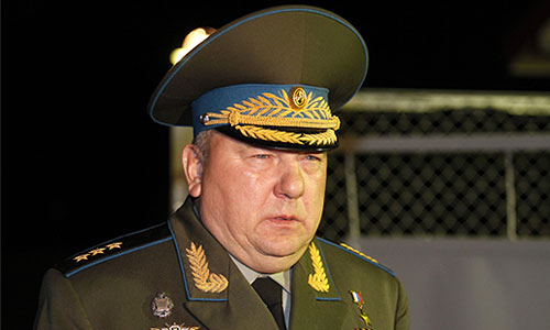 Командующий Воздушно-десантными войсками Владимир Шаманов на военном полигоне Струги Красные в Псковской области, где вечером 22 октября прогремел взрыв. В результате погибли шесть военнослужащих, еще двое получили ранения.