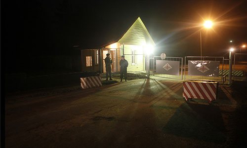 Вечером 22 октября на полигоне в Струго-Красненском районе произошел подрыв неизвестного взрывного устройства. По предварительным данным, это мог быть неразорвавшийся боеприпас. В результате погибли шесть военнослужащих, еще двое получили ранения.