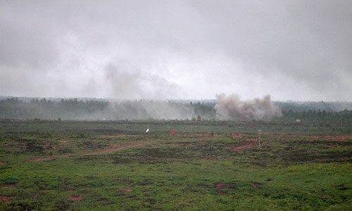 Вечером 22 октября на полигоне в Струго-Красненском районе произошел подрыв неизвестного взрывного устройства. По предварительным данным, это мог быть неразорвавшийся боеприпас. В результате погибли шесть военнослужащих, еще двое получили ранения.