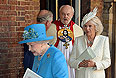 Церемония крещения принца Джорджа - третьего в очереди на британский престол - состоялась в Королевской часовне Сент-Джеймсского дворца в Лондоне.