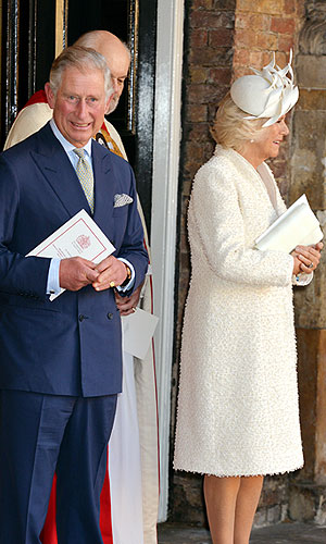 Церемония продолжалась 35 минут, ее частью стало окропление принца водой из реки Иордан. После окончания крещения, Кейт вынесла его из часовни, и гости церемонии направились на чаепитие, которое устроил принц Чарльз - дедушка принца Джорджа.