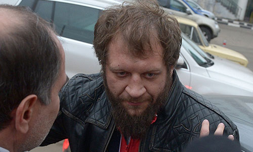 Боец смешанного стиля Александр Емельяненко, подозреваемый в избиении мужчины в кафе, у здания ОВД Даниловского района Москвы.