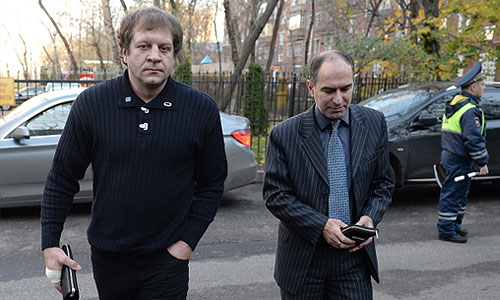 Боец Александр Емельяненко прибыл на первый допрос в управление организации дознания ГУ МВД по городу Москве.