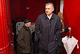 Руководитель департамента культуры Москвы Сергей Капков во время посещения театра "Школа современной пьесы" после пожара.