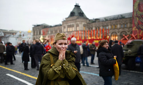 Участники парада на торжественном марше, посвященном 72-й годовщине исторического парада на Красной площади 7 ноября 1941 года.