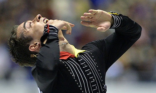 Хавьер Фернандес (Испания) в короткой программе мужского одиночного катания Четвертого этапа Гран-при по фигурному катанию в Токио.