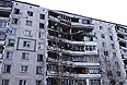 В понедельник в 09:30 мск в 9-этажном жилом доме в поселке Загорские Дали произошел взрыв газа. В результате частично обрушились перекрытия четырех квартир между восьмым и девятым этажами. По данным МЧС, погибли два человека.