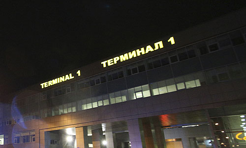 В 19.26 при посадке в аэропорту города Казани "Боинг 737", рейс 363 авиакомпании "Татарстан", вылетевший из московского аэропорта "Домодедово" в Казань с 44 пассажирами на борту, упал на взлетно-посадочную полосу и загорелся. Погибли все находившиеся на борту пассажиры и члены экипажа. Изначально сообщалось, что погибли 44 человека. По уточненным данным, на борту находилось 50 человек, никто не выжил. Детей на борту не было.