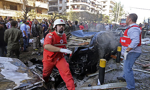 Атташе иранского посольства в Ливане по культуре Ибрагим Ансари скончался от полученных в результате взрывов возле дипмиссии ранений, сообщает во вторник агентство AP со ссылкой на посла Ирана в Бейруте Газанфара Рокнабади. Как сообщалось, в результате трагедии возле иранского посольства погибли как минимум 25 человек и еще 155 получили ранения.
