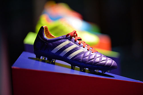 Образцы бутс от Adidas, представленные на презентации новой формы сборной России по футболу, в которой команда будет выступать на чемпионате мира 2014 года в Бразилии, в концертном зале "Барвиха Luxury Village".