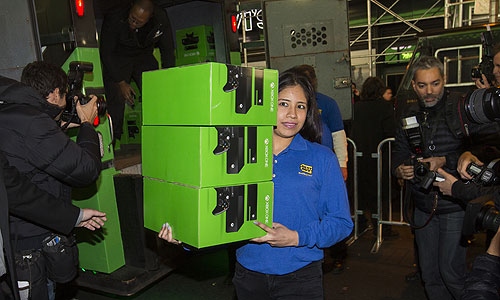 Открытие начала продаж новой игровой консоли Xbox One в Нью-Йорке.