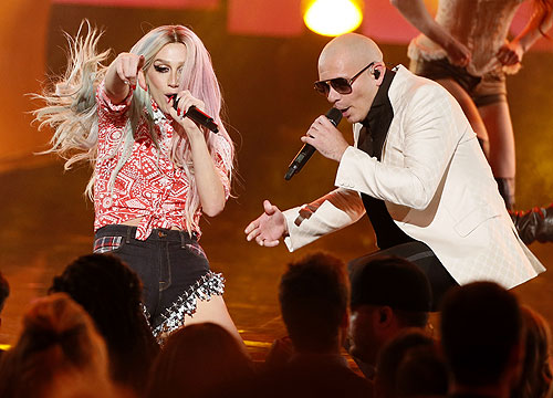 Певица Ke$ha и исполнитель Pitbull.